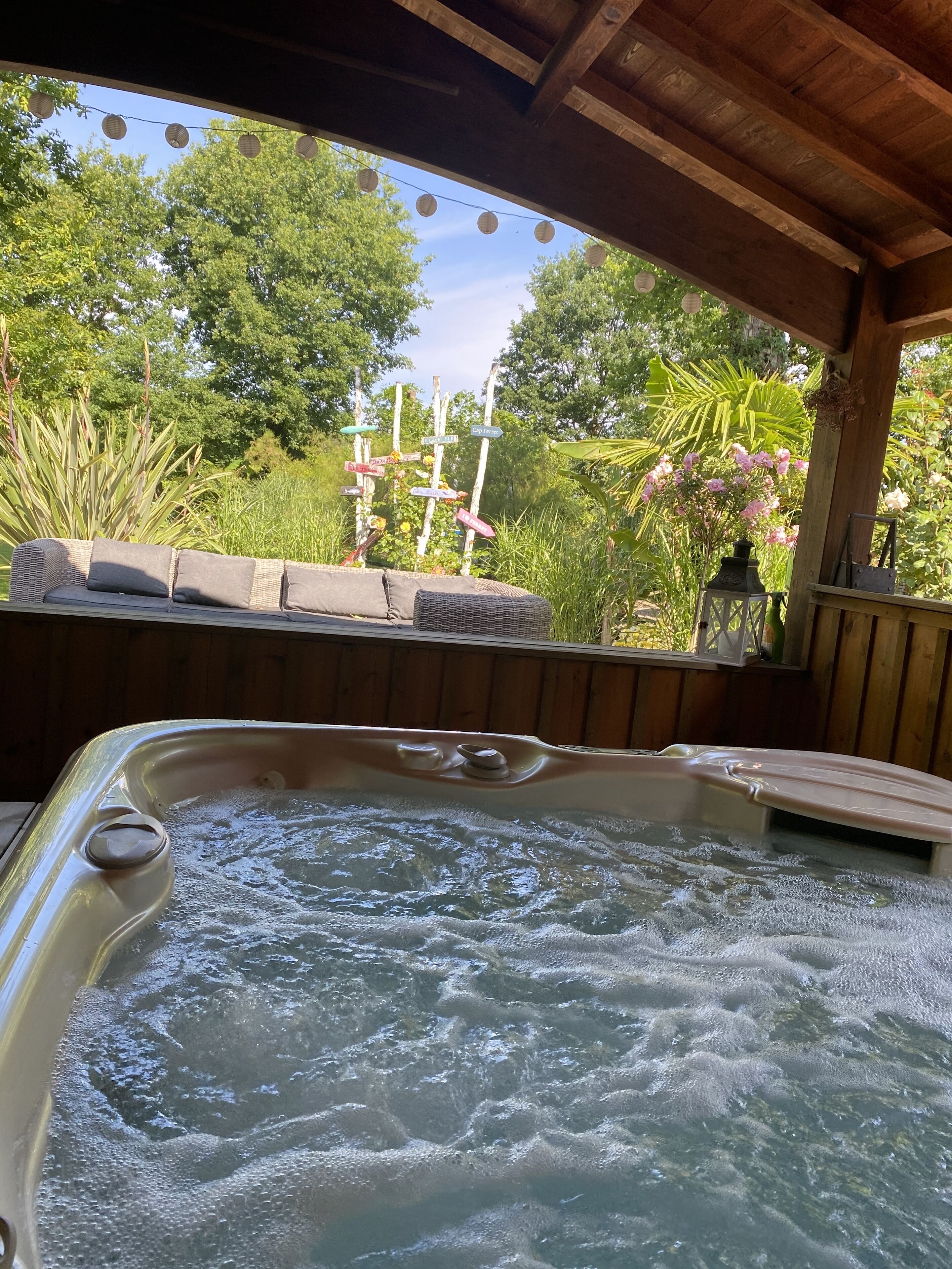 Outdoor spa tub