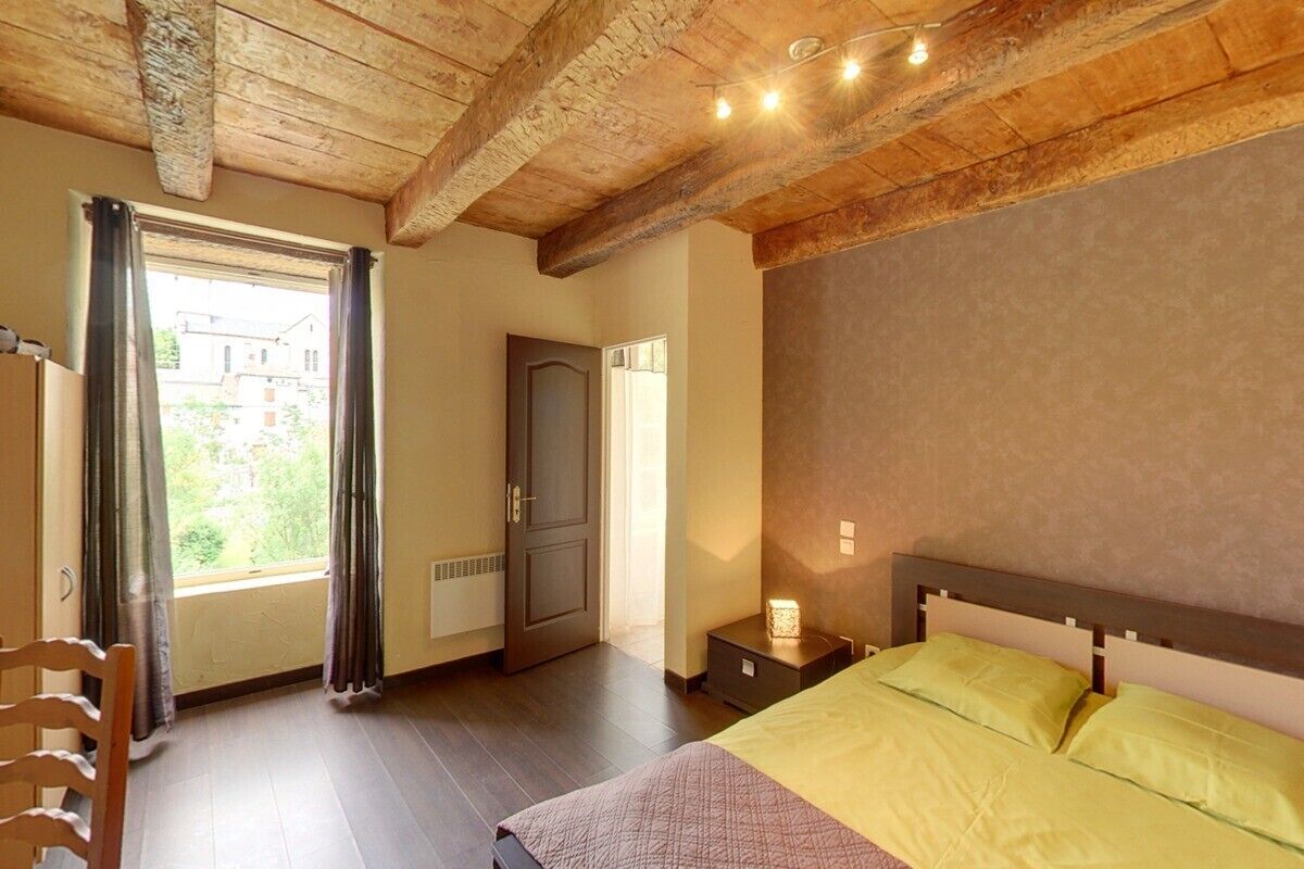 THE FIELD OF FARM FORTIFIED Alcapies SOUTH AVEYRON (CAVE OF BLUE CHEESE)