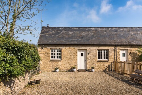 Cottage 1 - sleeps 4 guests  in 2 bedrooms