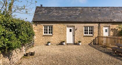 Cottage 1 - sleeps 4 guests in 2 bedrooms
