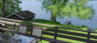 Lakefront Home Adirondacks on Chateaugay järven 