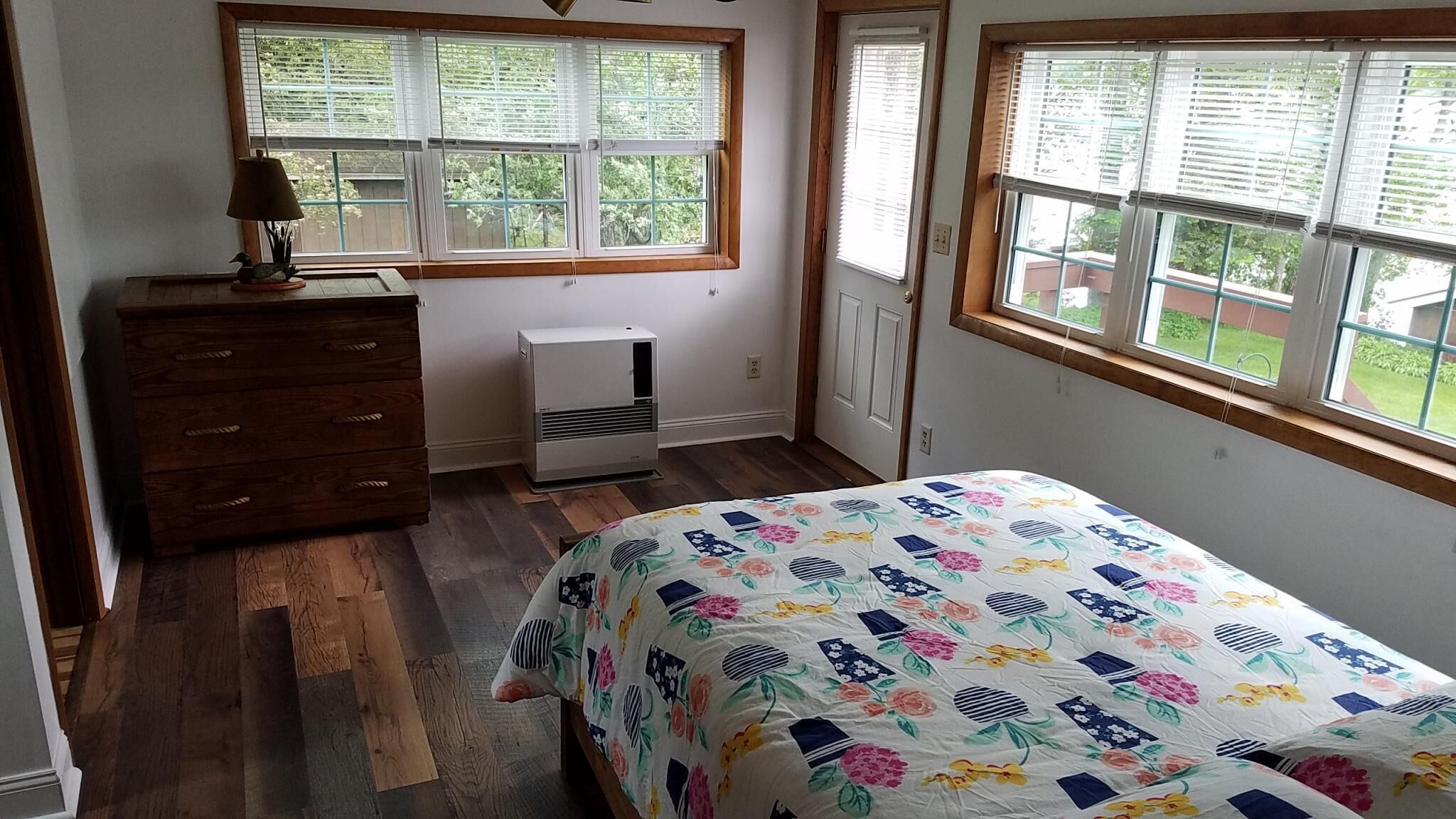 3 dormitorios, tabla de planchar con plancha, wifi gratis y ropa de cama