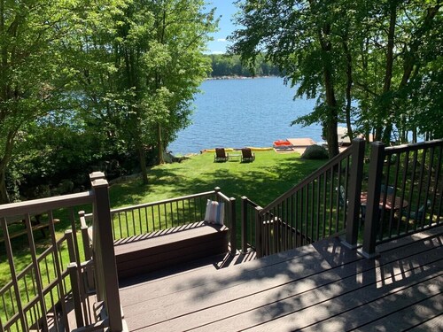 SPECTACULAR LAKEFRONT HIDEOUT RESORT-A/C- SWIM+ GOLF-KAYAK-ROWBOAT-BEACH