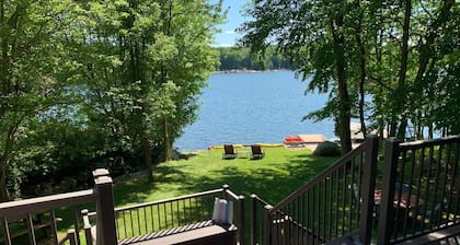 SPECTACULAR LAKEFRONT HIDEOUT RESORT-A/C- SWIM+ GOLF-KAYAK-ROWBOAT-BEACH