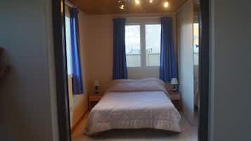 1 chambre, fer et planche Ă  repasser