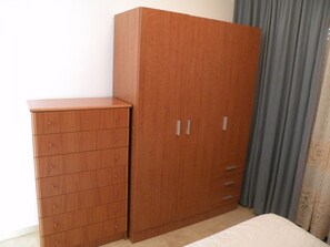 2 bedrooms, in-room safe, iron/ironing board, bed sheets - KENNEDY 1 (2 BEDROOMS) (Benidorm)