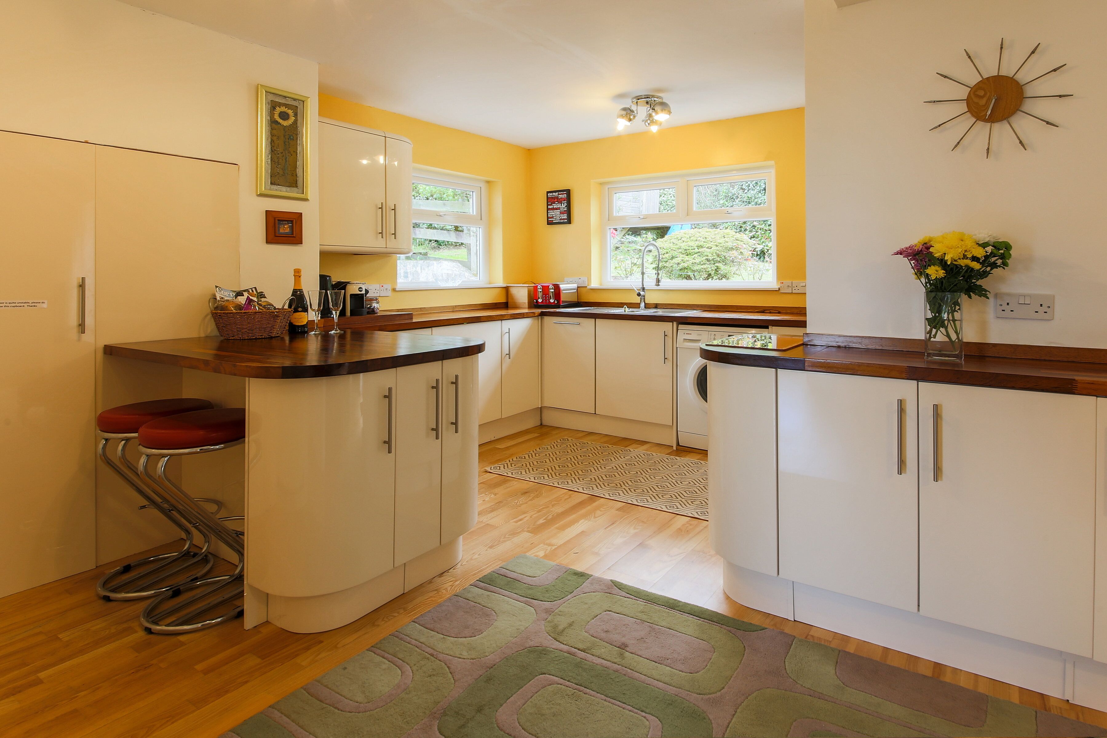 Coffee/tea maker, fridge, microwave, oven