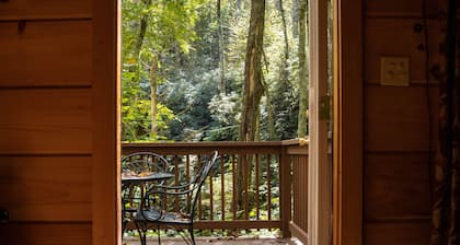 Cozy Cottage Beside Creek with Waterfalls