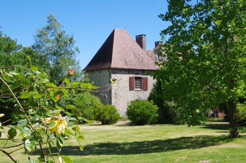 Appartement en Dépendance d'un pavillon de chasse du 14ème siècle
