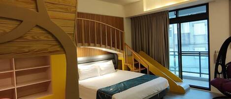 Escritorio, cortinas blackout, sistema de insonorización y wifi gratis