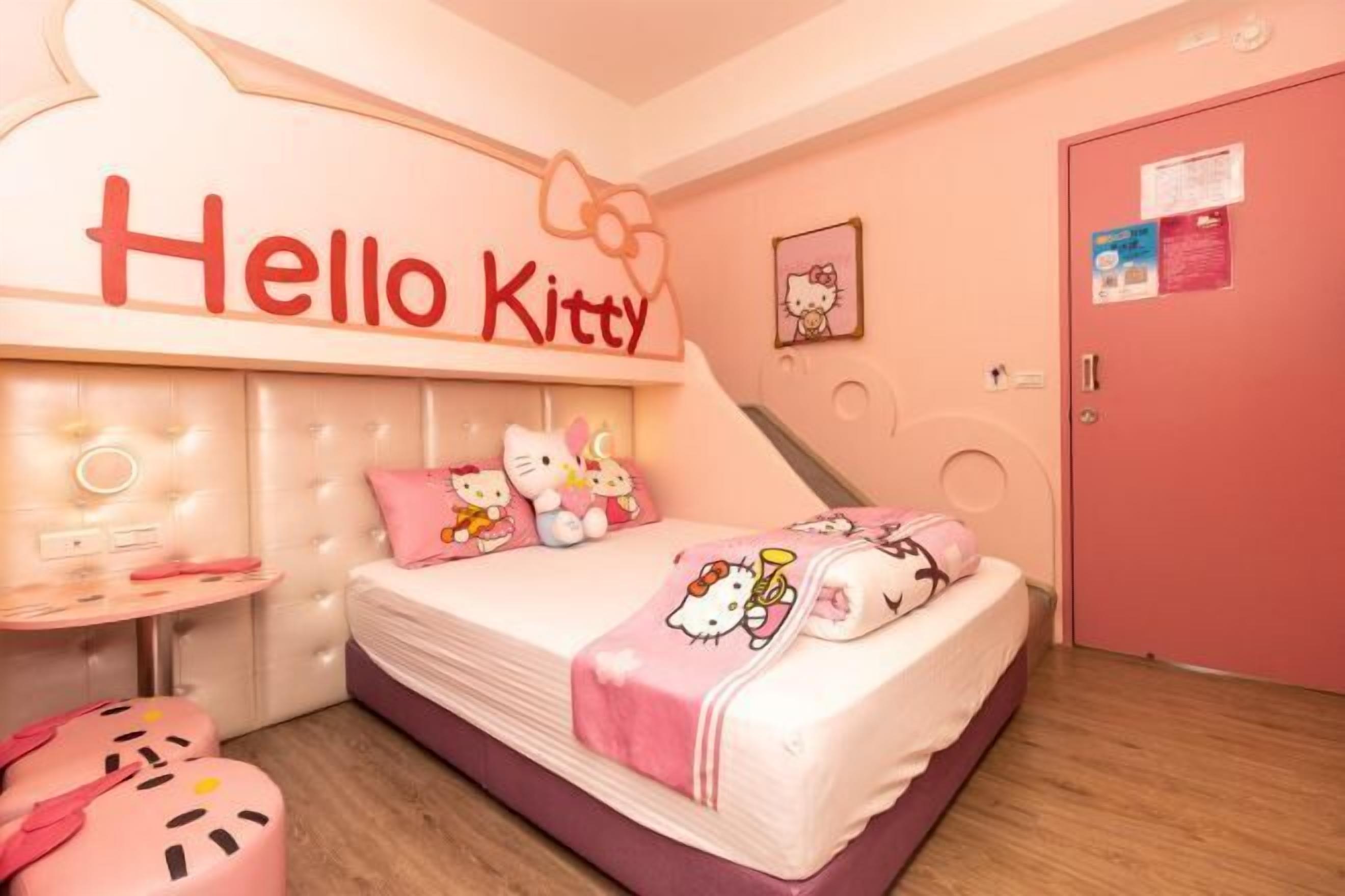 Escritorio, cortinas blackout, insonorización y wifi gratis 