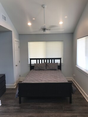 3 bedrooms, in-room safe, desk, iron/ironing board