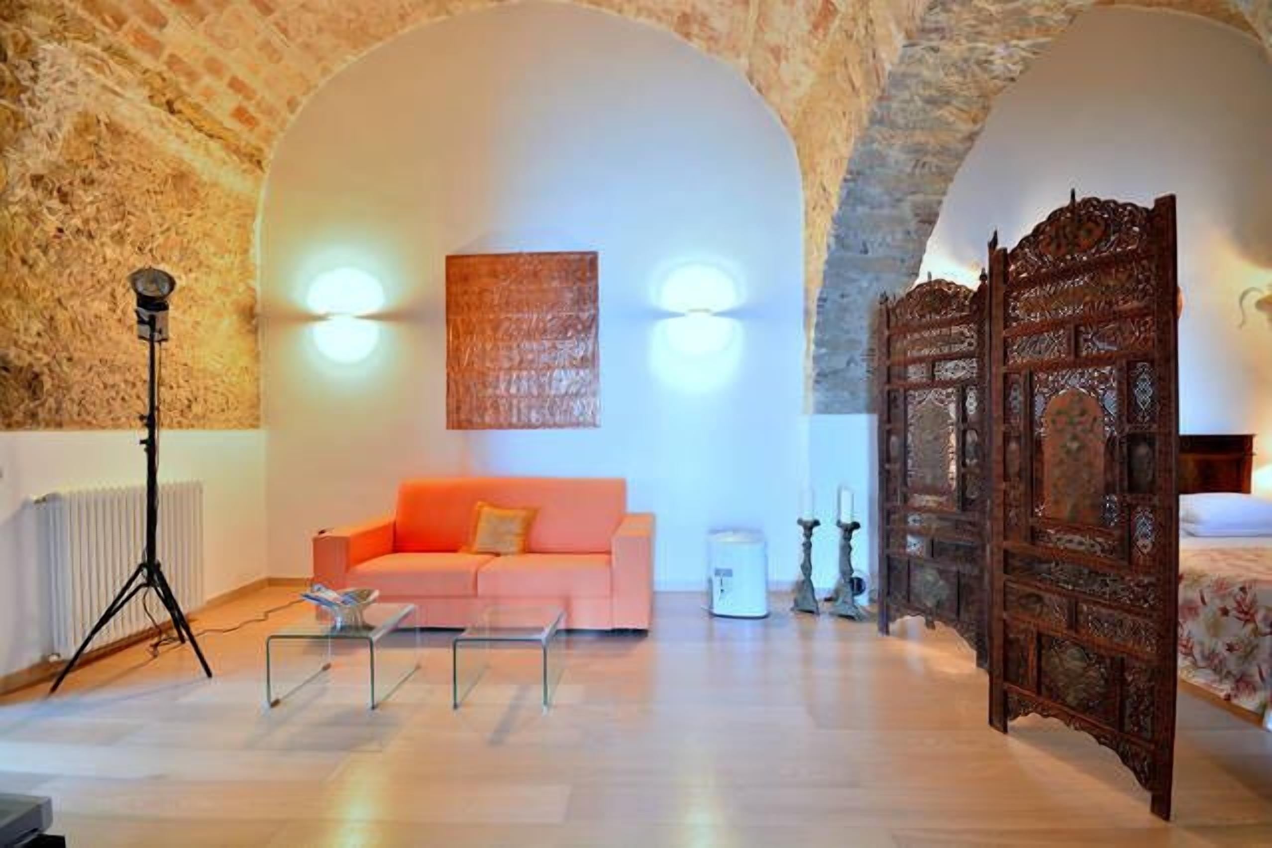 Relax at PALAZZO PIZZO RESIDENCE in charming fisher village by the sea 