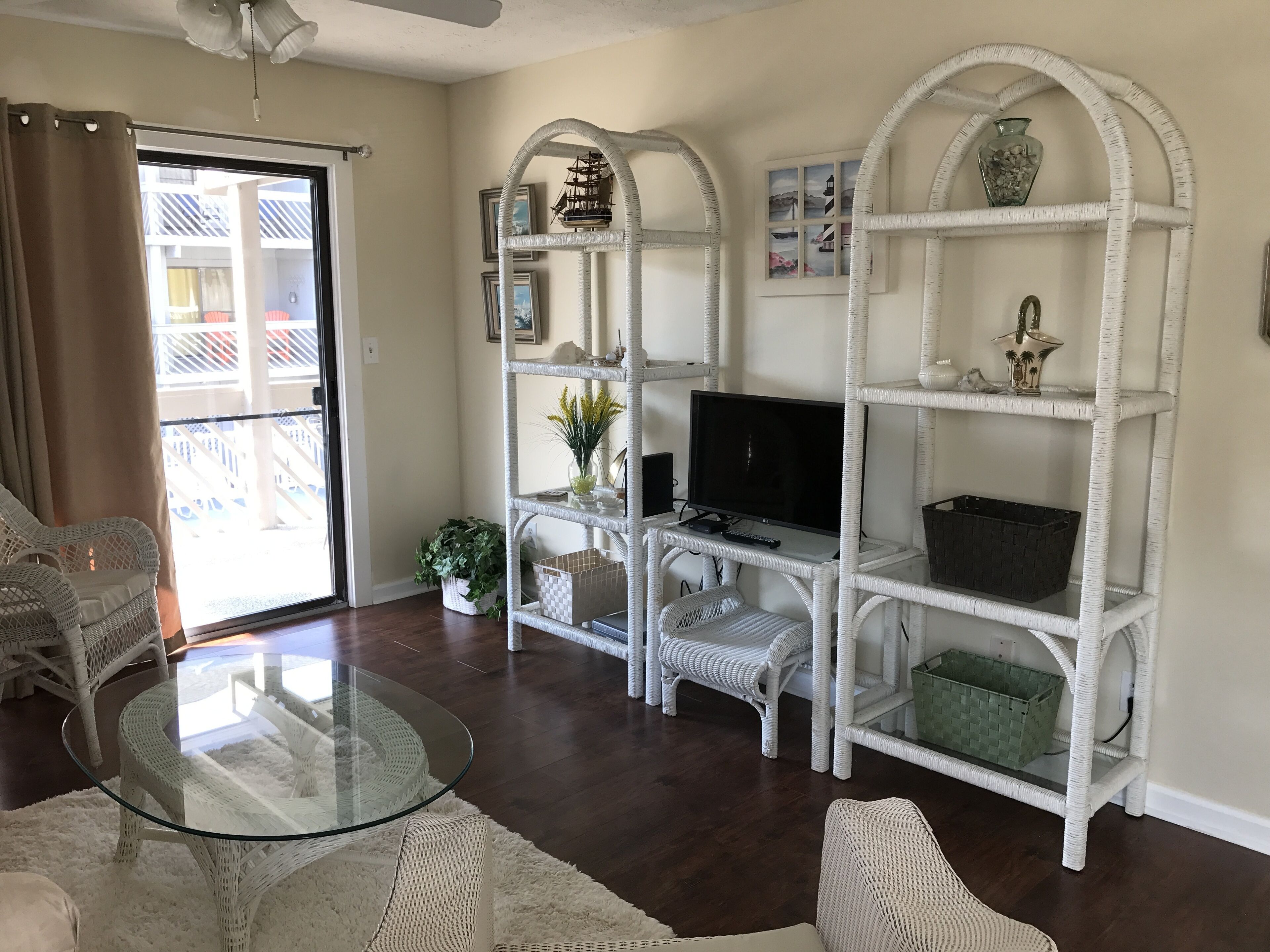 1st Floor, Corner Unit - Awesome Location!