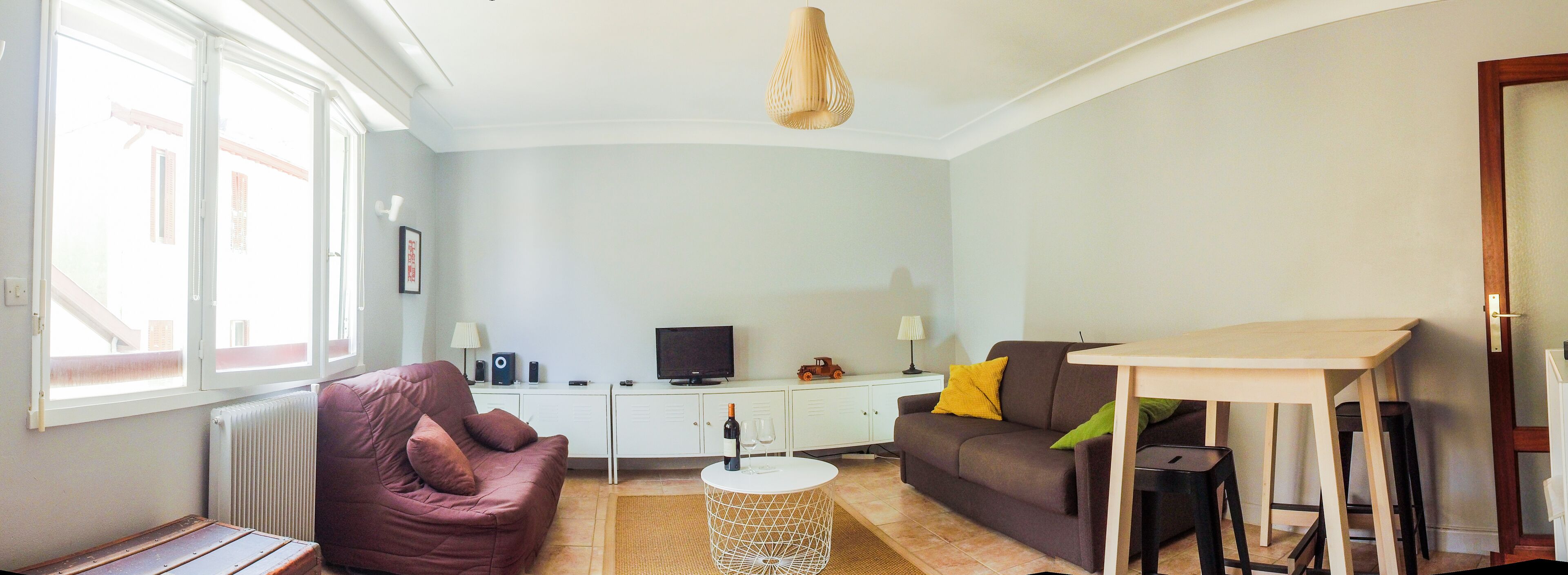 Studio CENTER OF BIARRITZ 300M from  BEACH + PARKING +WIFI (4 people -2 bed)