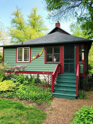 Exterior - Lakeside Grove Cottage -  Perfect Lakeside Village/Beach Location (Lakeside)
