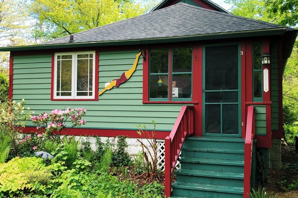 Lakeside Grove Cottage