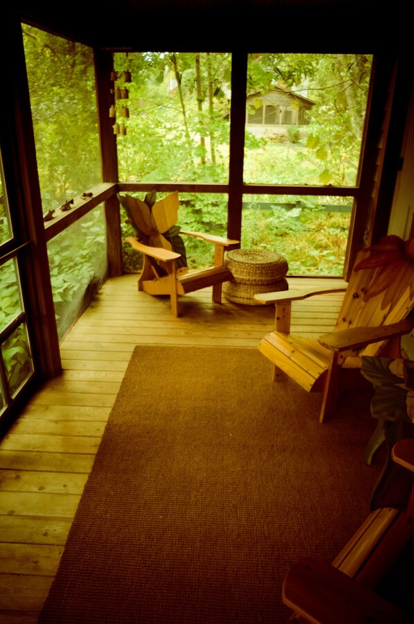 Interior - Lakeside Grove Cottage -  Perfect Lakeside Village/Beach Location (Lakeside)