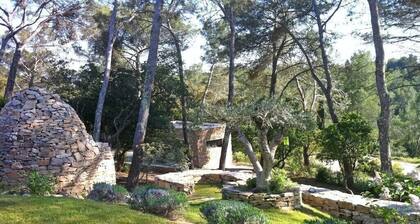 Contemporary prestige villa with park, swimming pool, 3 private mazets, prox. center vi