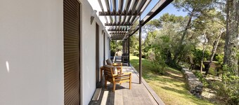 Contemporary prestige villa with park, swimming pool, 3 private mazets, prox. center vi