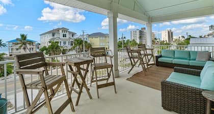 Amplia casa de 4 dormitorios y 3. 5 baños en la playa con elevador | Duerme 14