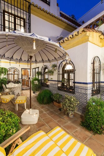 Whole House in the heart of Marbella Town WIFI