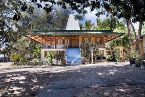 Exterior - Cemara Beachfront Suite (Mondu)