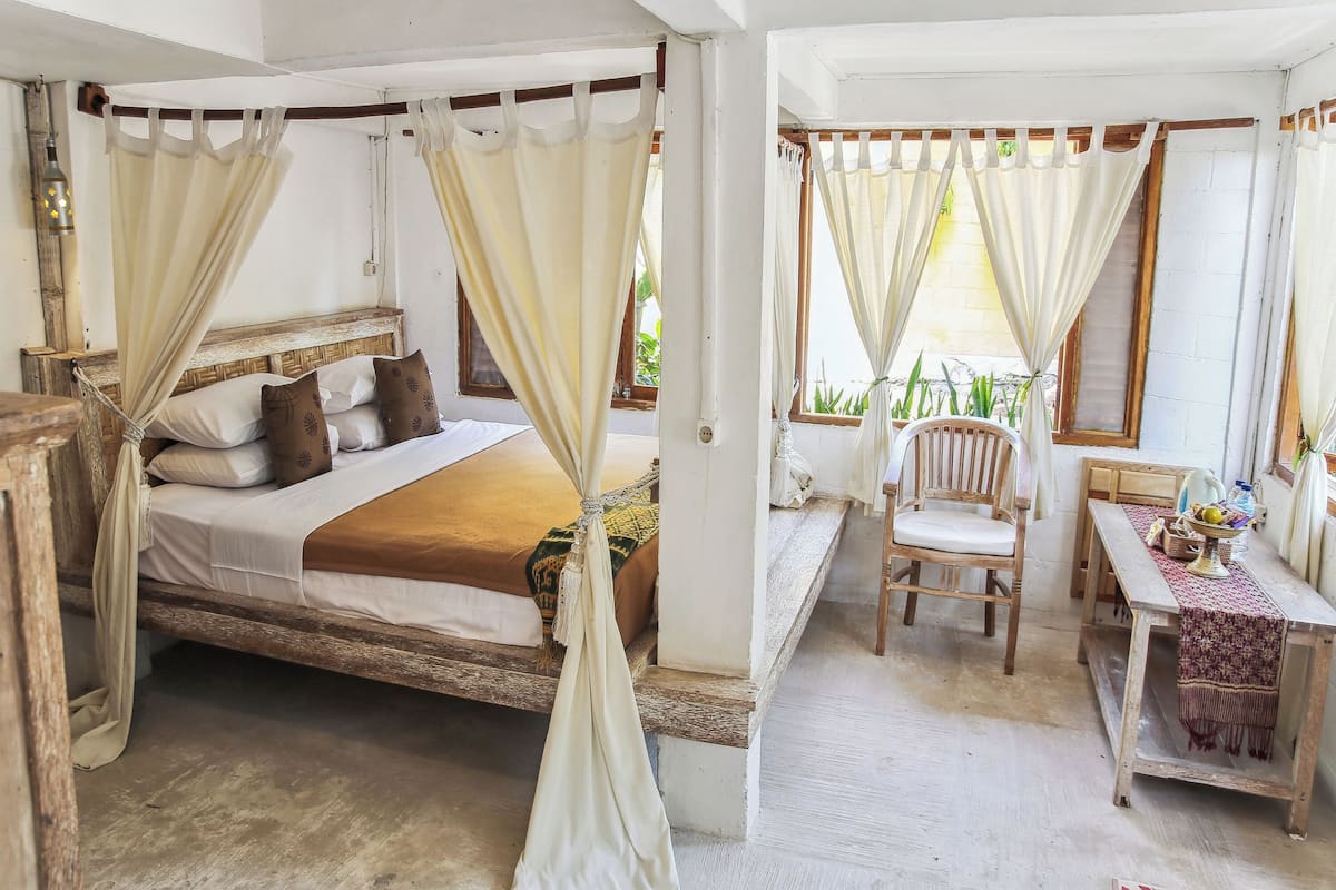Quarto casal standard | Escrivaninha, Wi-Fi de cortesia, roupa de cama
