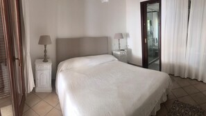 3 dormitorios, tabla de planchar con plancha, wifi y ropa de cama