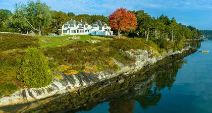 SPECTACULAR VIEWS! Private DEEPWATER Dock, 3 acres in DESIRABLE Mid Coast Maine