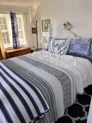 5 bedrooms, free WiFi, bed sheets - SPECTACULAR VIEWS!  3.5 acre WATERFRONT retreat with private dock. Sleeps 12! (Westport island)