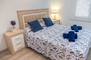 3 chambres, fer et planche à repasser, accès Internet, draps fournis