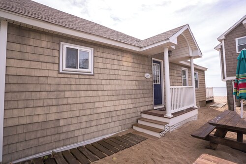 Newly Remodeled 2 Bedroom Cottage On The Beach. The Kaitlyn Cottage