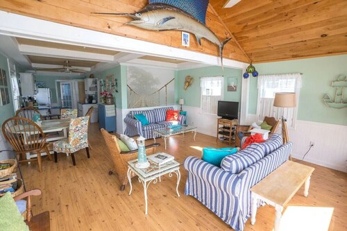 Newly Remodeled 2 Bedroom Cottage On The Beach. The Kaitlyn Cottage