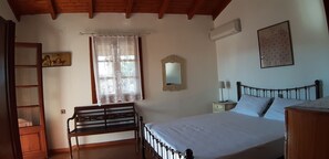 3 bedrooms, iron/ironing board, WiFi, bed sheets - Cretan mansion from the 1900 century lovingly restored with garden (Sivas)