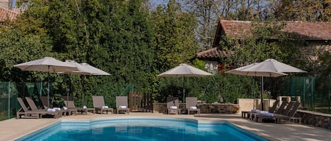 Outdoor pool, pool loungers