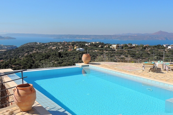 Villa Eleni infinity pool and sea view.