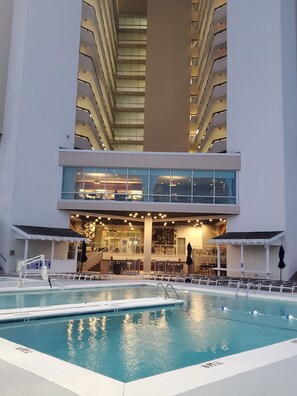 室内游泳池，室外游泳池
