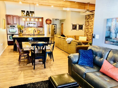 Fabulous Find/NEW King CozyCondo Nestled in thePines/Hikn'/Central/Bryce/ZionGem