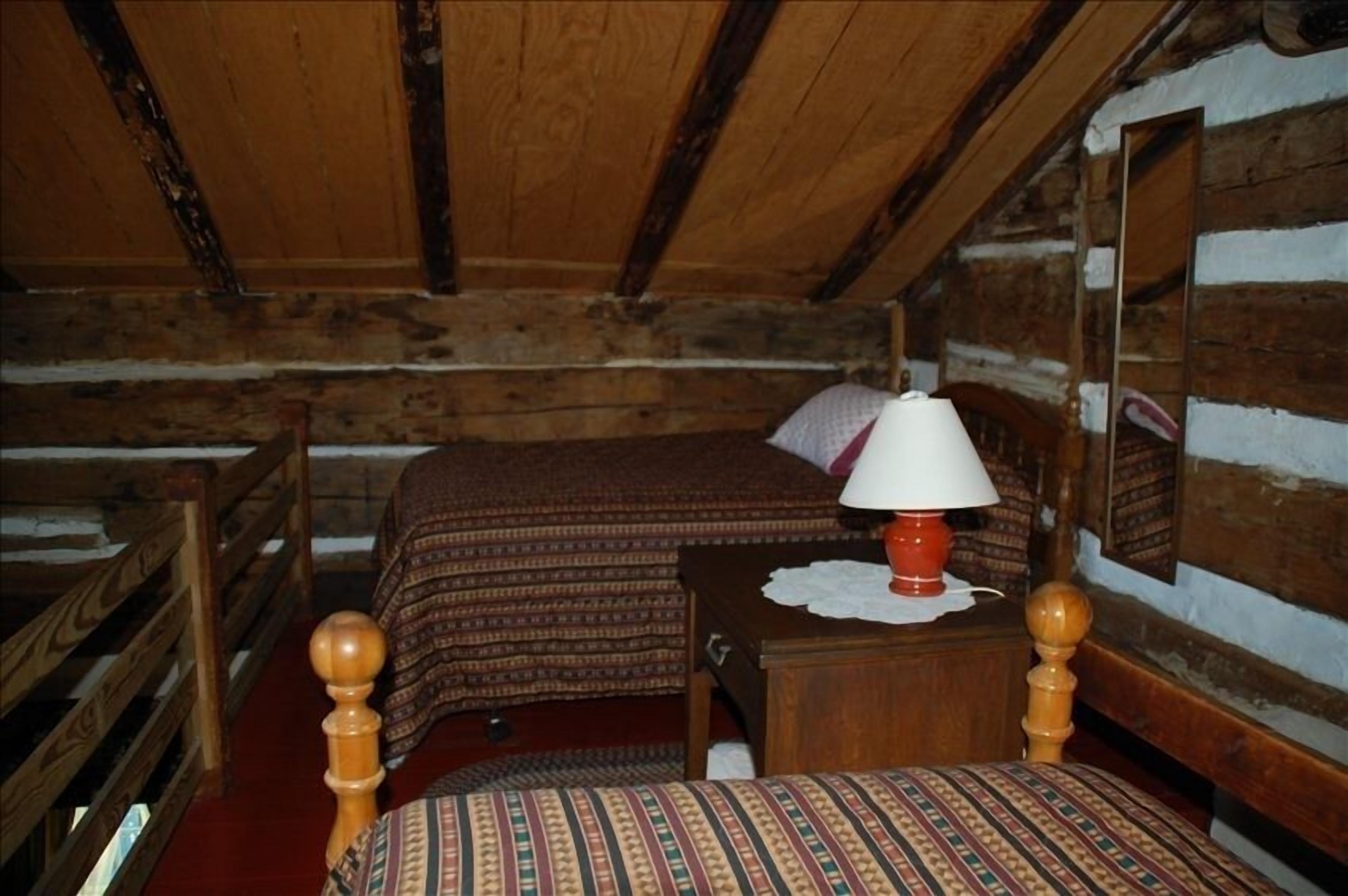 LANE'S COUNTRY HOMESTEAD Close Raystown Lake, Pa state Pk, Quiet, secluded ,2-10