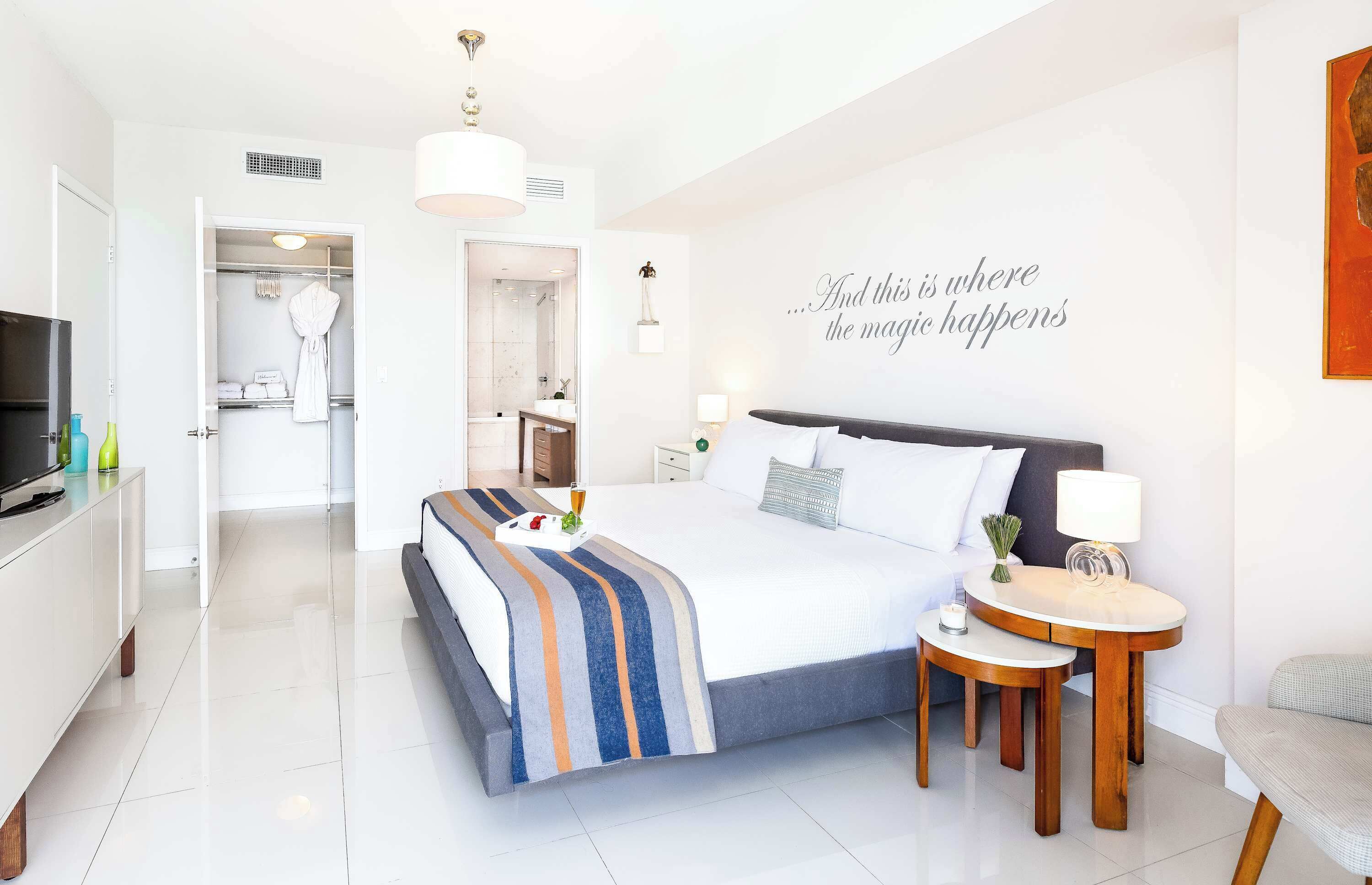1 habitación, tabla de planchar con plancha, cuna de viaje y wifi 