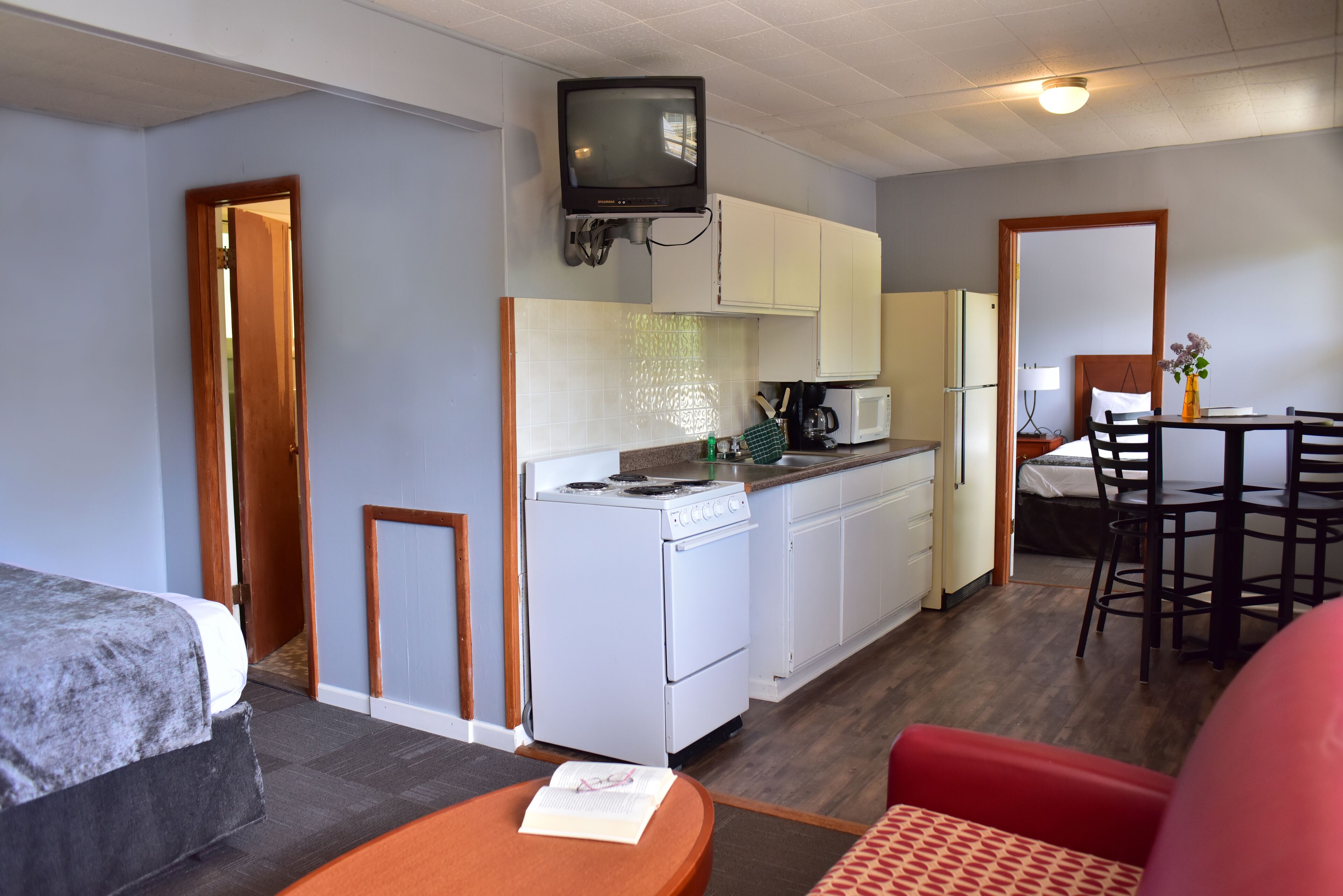 Rare 8 person 2 bathroom unit in heart of Wisconsin Dells