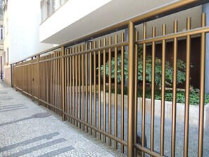 Exterior detail - AMAZING HOSTEL , SAFE,  3MIN. FROM COPACABANA / IPANEMA BEACHES,  PRIVATE BATH. (RIO DE JANEIRO)