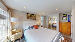 2 bedrooms, desk, iron/ironing board, WiFi - WaterView Cottage,  West End-Steps to Beach , Prv Deck & Garden,  Internet, Pkg  (Provincetown)