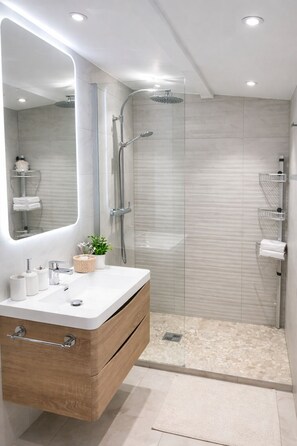 Shower, hair dryer, towels, toilet paper