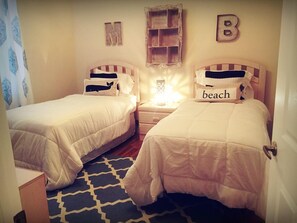 3 habitaciones, tabla de planchar con plancha, wifi y ropa de cama 