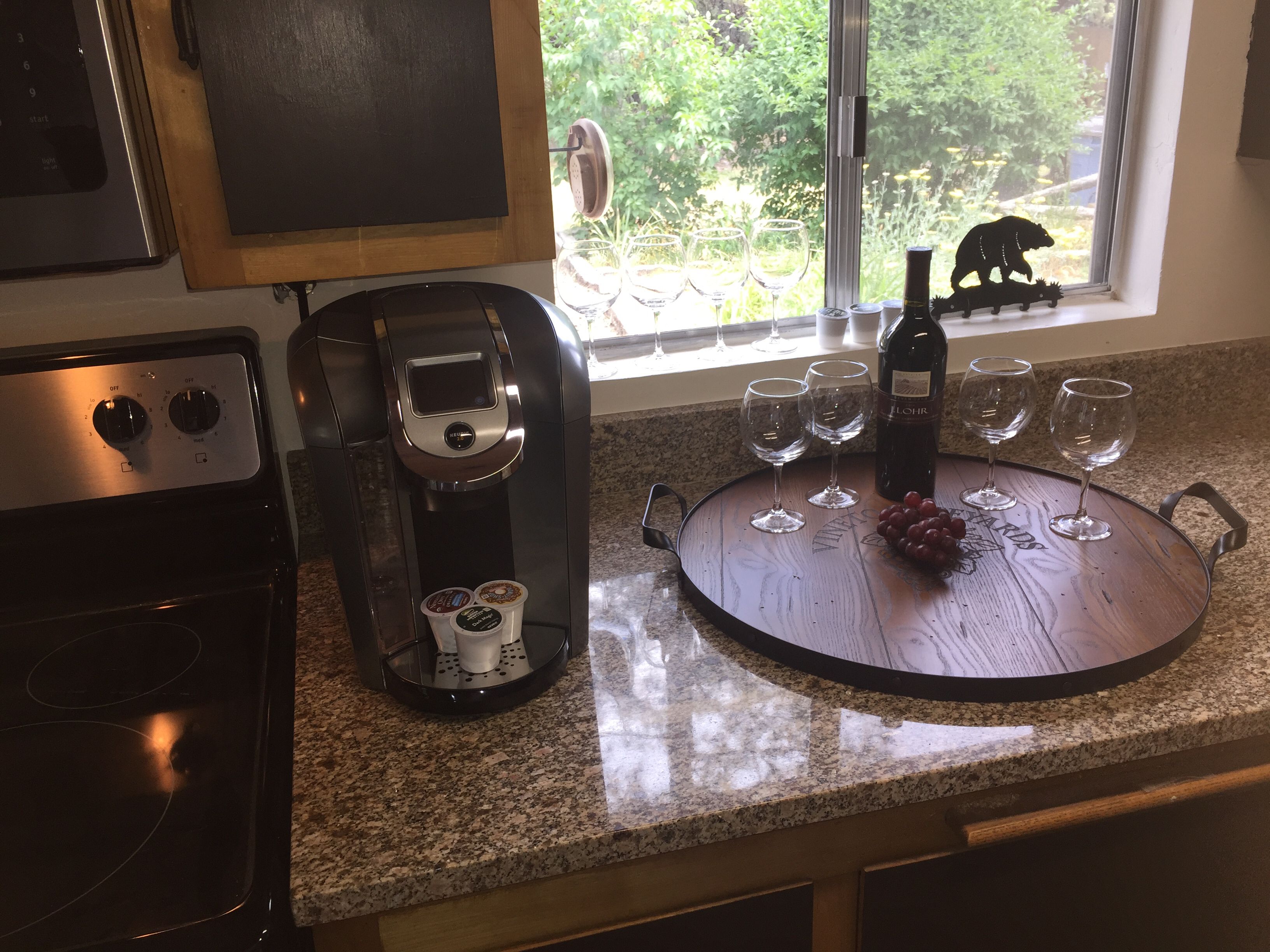 Yosemite Redwood Chalet Cozy Mountain Cabin with Modern Interior. We are open!