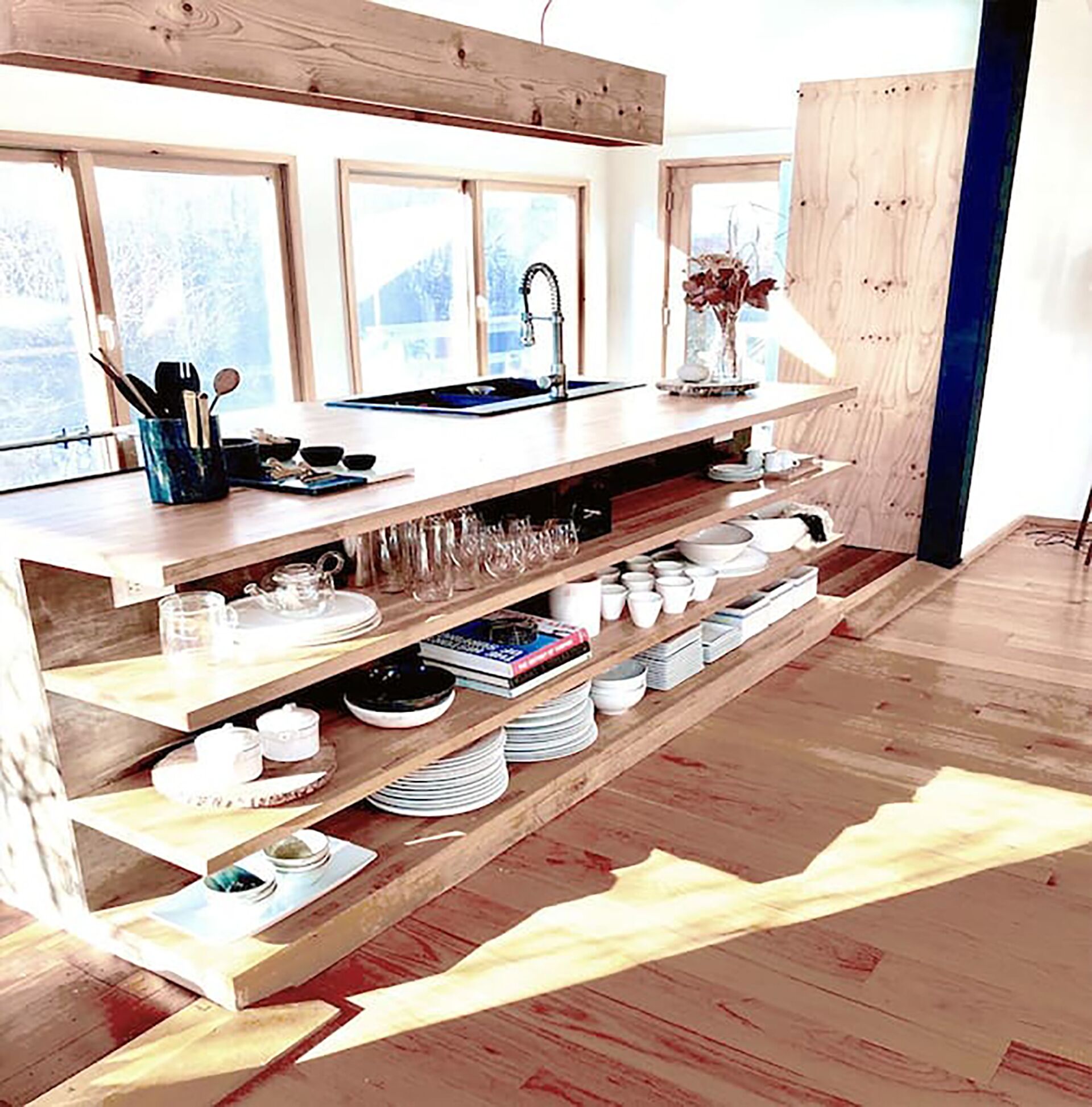 PRIVATE MONTAUK DESIGNER CHARMING HOME–PERFECT FOR FAMILY- BIKE TO BEACH