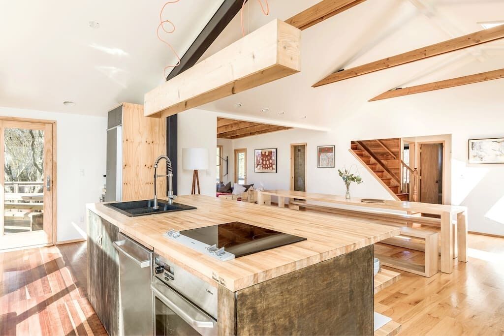 PRIVATE MONTAUK DESIGNER CHARMING HOME–PERFECT FOR FAMILY- BIKE TO BEACH