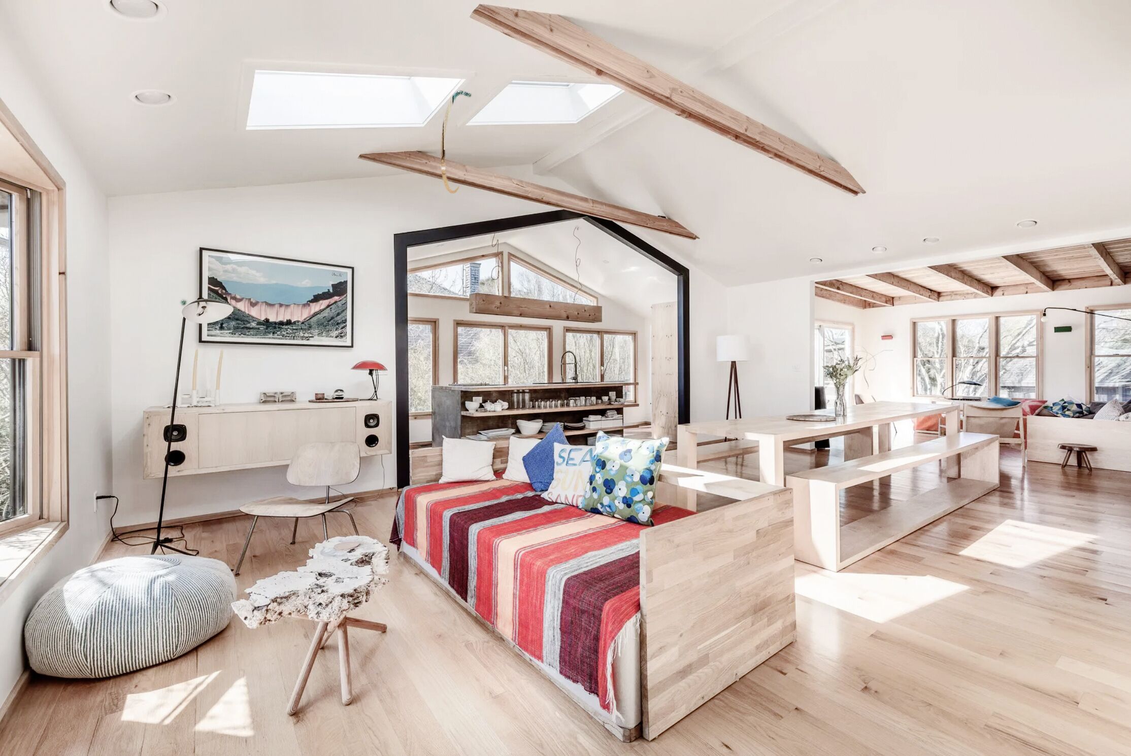 PRIVATE MONTAUK DESIGNER CHARMING HOME–PERFECT FOR FAMILY- BIKE TO BEACH